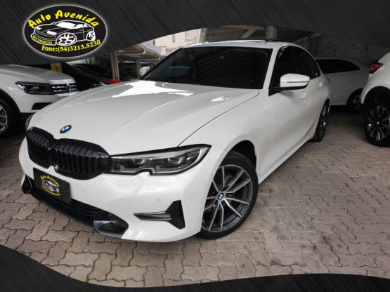 BMW 320i 2022 em destaque na Auto Avenida